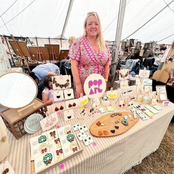 Meet your posher Donna - Picture 4 of 6